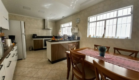 Sobrado à venda com 3 quartos, sendo 1 suíte, em Vila Lúcia, São Paulo, SP