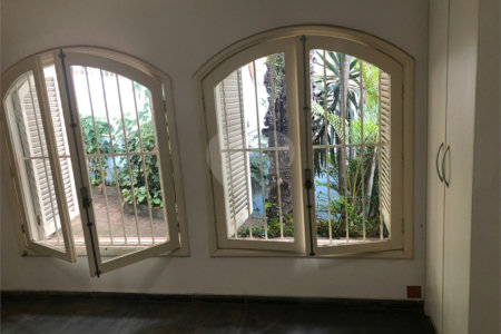 Casa Térrea à venda com 4 quartos, sendo 2 suítes, em Jardim das Bandeiras, São Paulo, SP