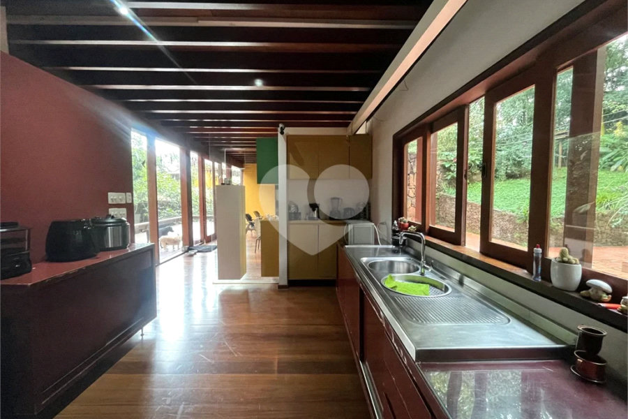 Casa à venda com 3 quartos, sendo 1 suíte, no condomínio Jardim da Montanha I, Mairiporã - SP