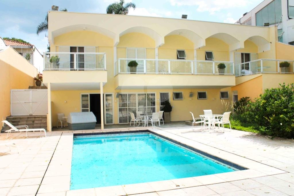 Casa Térrea à venda ou para alugar com 3 suítes em Brooklin Velho, São Paulo, SP