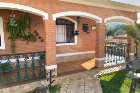 Casa à venda com 3 quartos, sendo 1 suíte, no Centro, Bom Jesus dos Perdões, SP