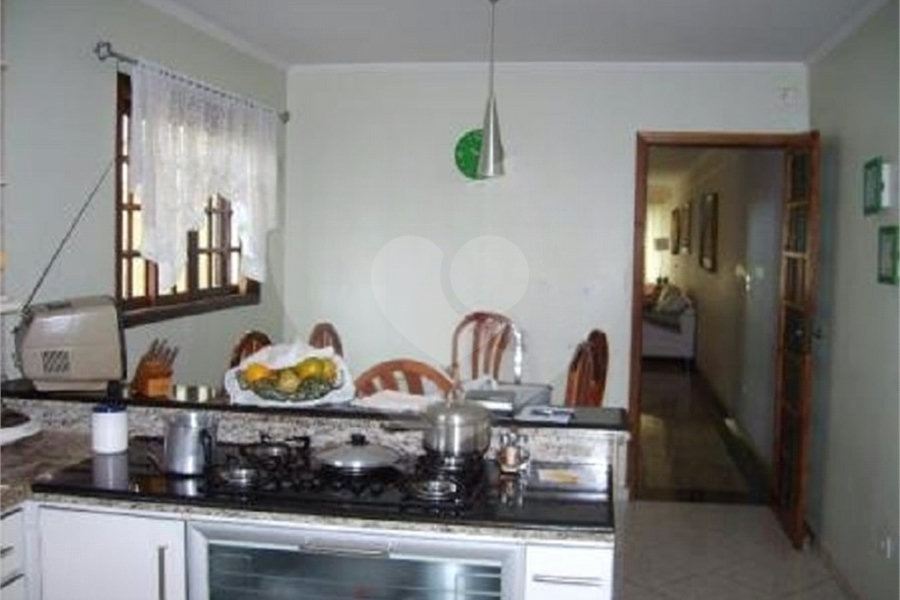 Sobrado à venda com 4 quartos, sendo 3 suítes, em Vila Irmãos Arnoni, São Paulo, SP