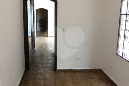 Sobrado à venda com 4 quartos, sendo 1 suíte,  em Santo Amaro, São Paulo, SP