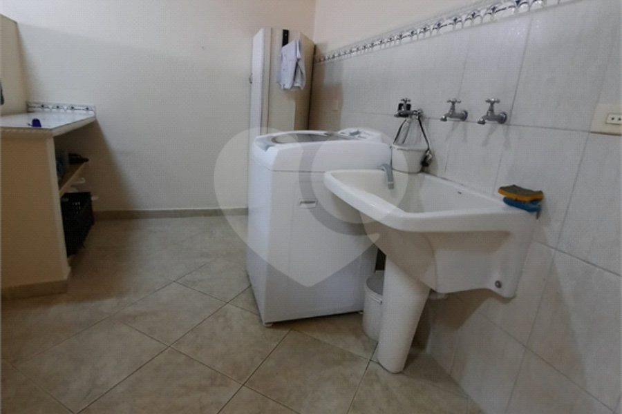 Sobrado à venda com 4 quartos, sendo 3 suítes, em Região Central, Caieiras, SP