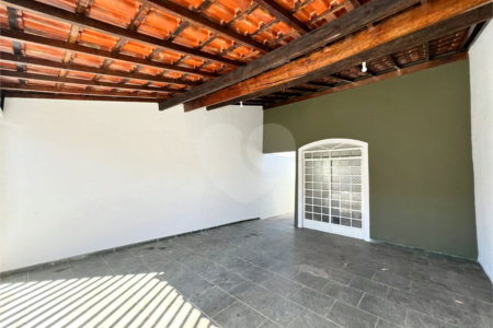 Casa à Venda no Santa Felicia, São Carlos | 2 Dormitórios | Pronta para Morar com Total Conforto