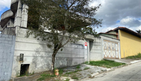 Sobrado à venda com 6 quartos, sendo 2 suítes,  em Vila Áurea, Poá, SP