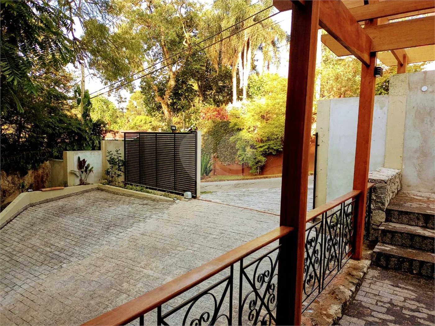 Casa à venda ou para alugar com 5 quartos, sendo 4 suítes, no condomínio Associação Reserva das Hortênsias, Mairiporã - SP