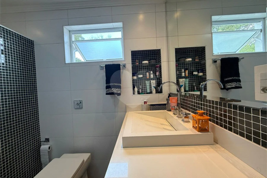 Sobrado à venda com 4 quartos, sendo 2 suítes, em Palmas do Tremembé, São Paulo, SP