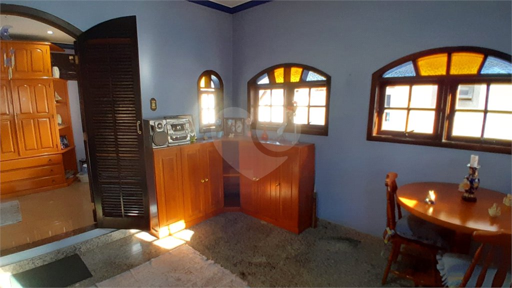 Casa à venda com 4 quartos, sendo 1 suíte, em Bangu, Rio de Janeiro, RJ