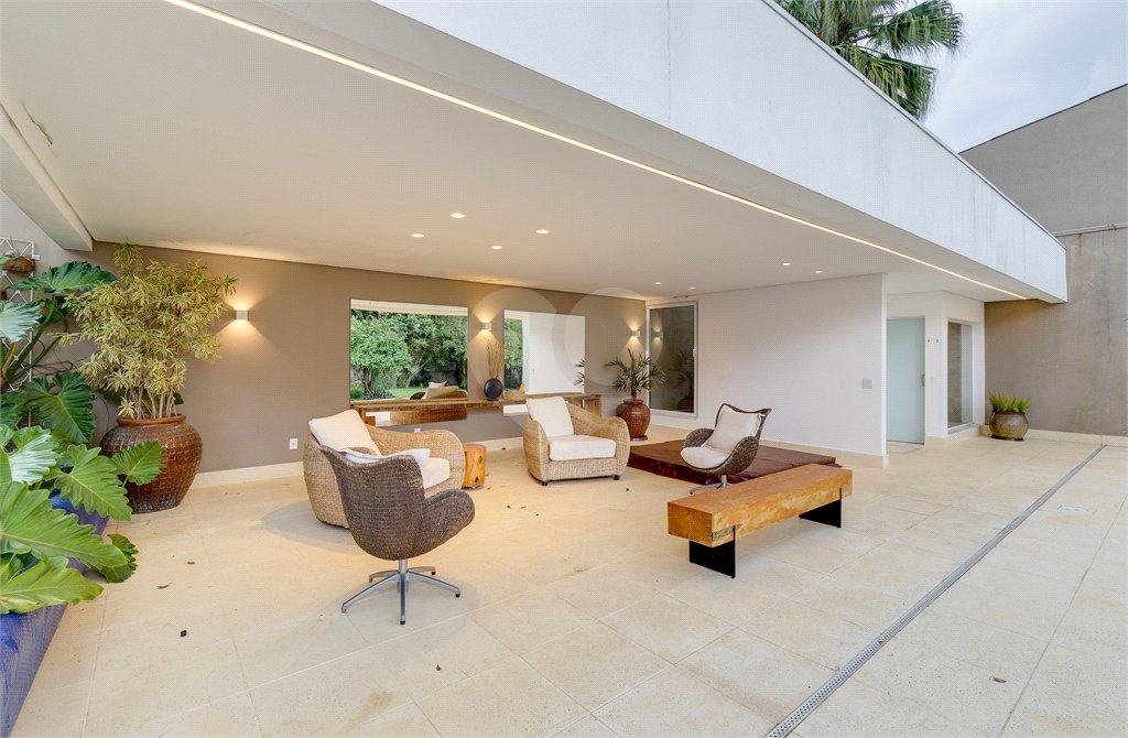 Casa Térrea à venda ou para alugar com 4 suítes em Alto da Boa Vista, São Paulo, SP