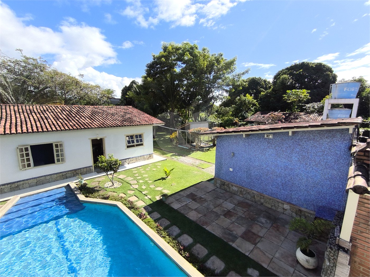 Casa à venda com 4 quartos, sendo 2 suítes, no Centro, Santa Cruz Cabrália, BA