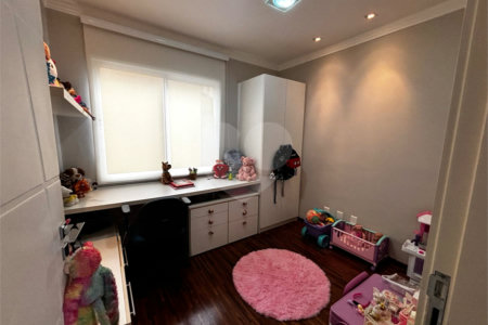 Casa à venda com 4 quartos, sendo 3 suítes,  em Vila Oliveira, Mogi das Cruzes, SP