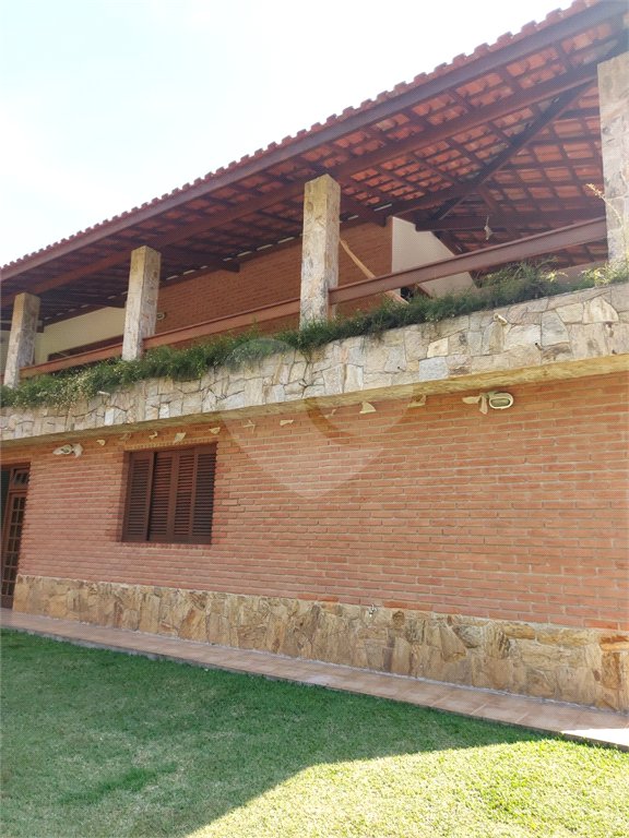 Sobrado à venda com 4 quartos, sendo 1 suíte, em Serra da Cantareira, Mairiporã, SP