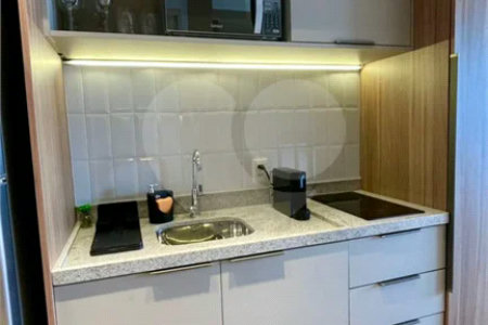 Apartamento mobiliado no Planalto Paulista com 1 dormitório e varanda.