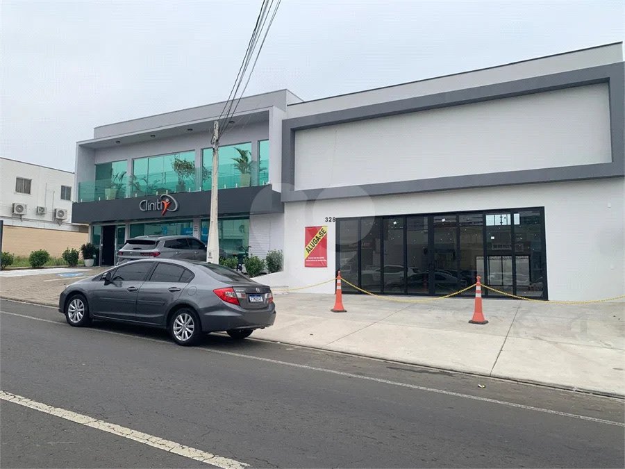 Indaiatuba - Venda - Galpão comercial :- Av Fábio Ferraz Bicudo - Alto padrão na localização e construção - R$ 5.500.000,00 - Em frente ao Day Hospital Indaiatuba - 04 banheiros - 02 copas -05 vagas - Lote 360 metros - Área construída 397 ms - Locação R$ 26.800,00 mais IPTU - R$ 650,00