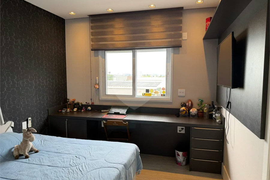 Casa de alto padrão em condomínio exclusivo com 4 suítes