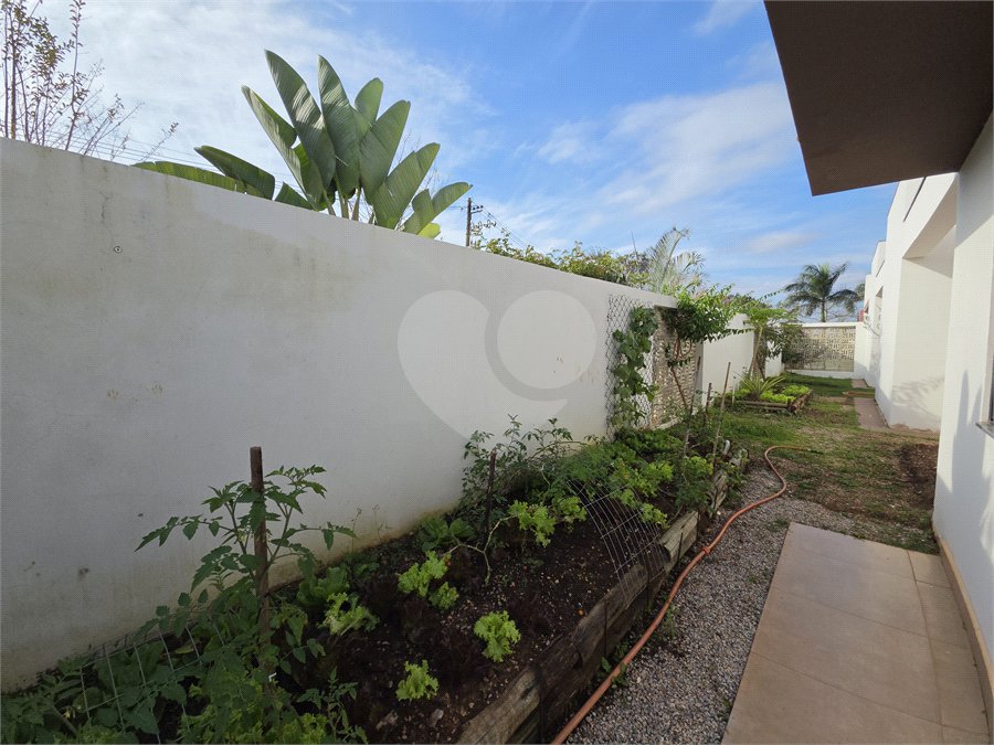 Casa à venda com 3 suítes no condomínio Village Ipanema I, Araçoiaba da Serra - SP