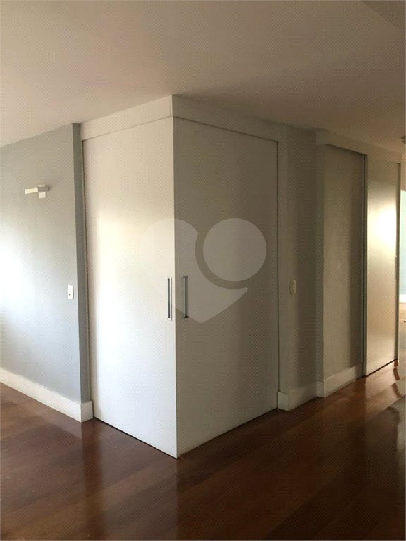 Sala à venda em Vila Suzana, São Paulo, SP