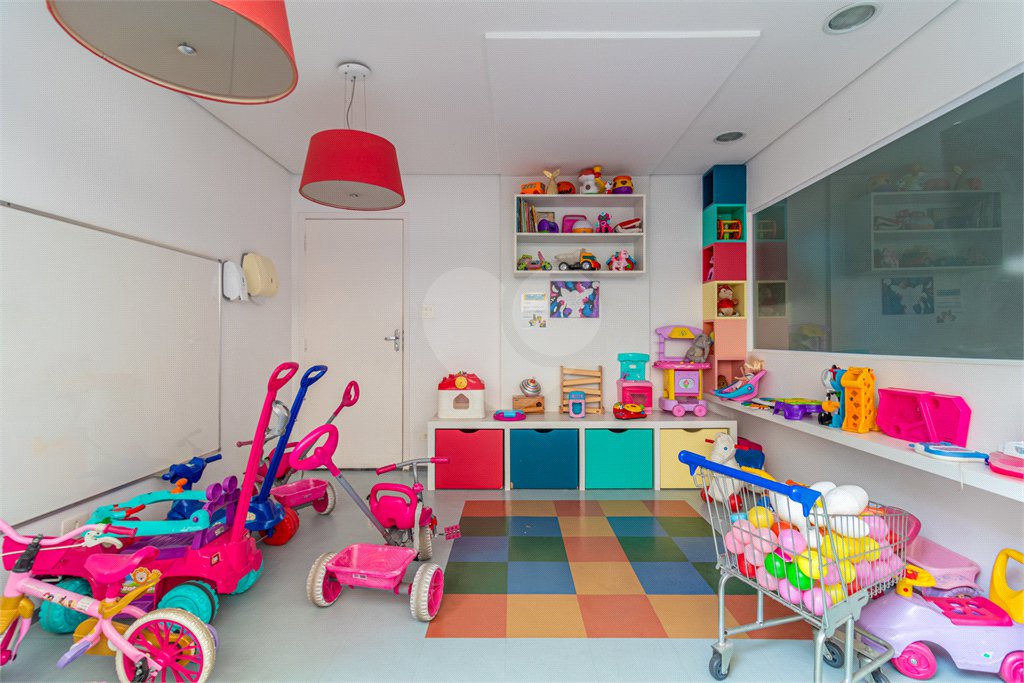 Apartamento à venda com 3 quartos, sendo 1 suíte, em Moema, São Paulo, SP