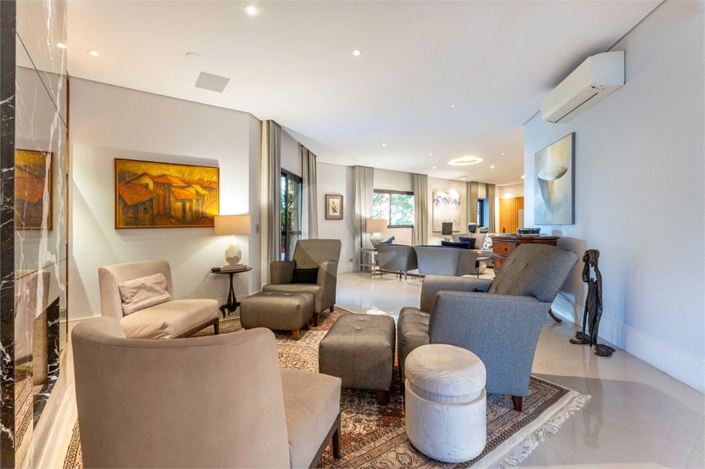 Apartamento à venda com 4 quartos, sendo 3 suítes, em Moema, São Paulo, SP