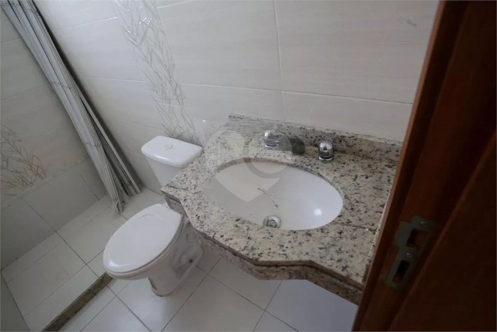 Casa à venda com 4 quartos, sendo 3 suítes, no condomínio Lícia de Alvarenga, Rio de Janeiro - RJ