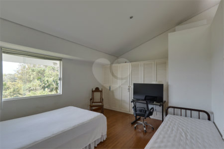 Casa à venda com 3 quartos, sendo 1 suíte, em Guarapiranga, São Paulo, SP