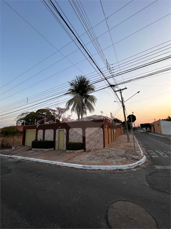 Sobrado à venda com 5 quartos, sendo 1 suíte,  em Cidade Alta, Cuiabá, MT