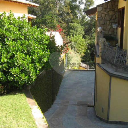 Casa à venda com 4 quartos, sendo 2 suítes, no condomínio Estância Marambaia, Vinhedo - SP