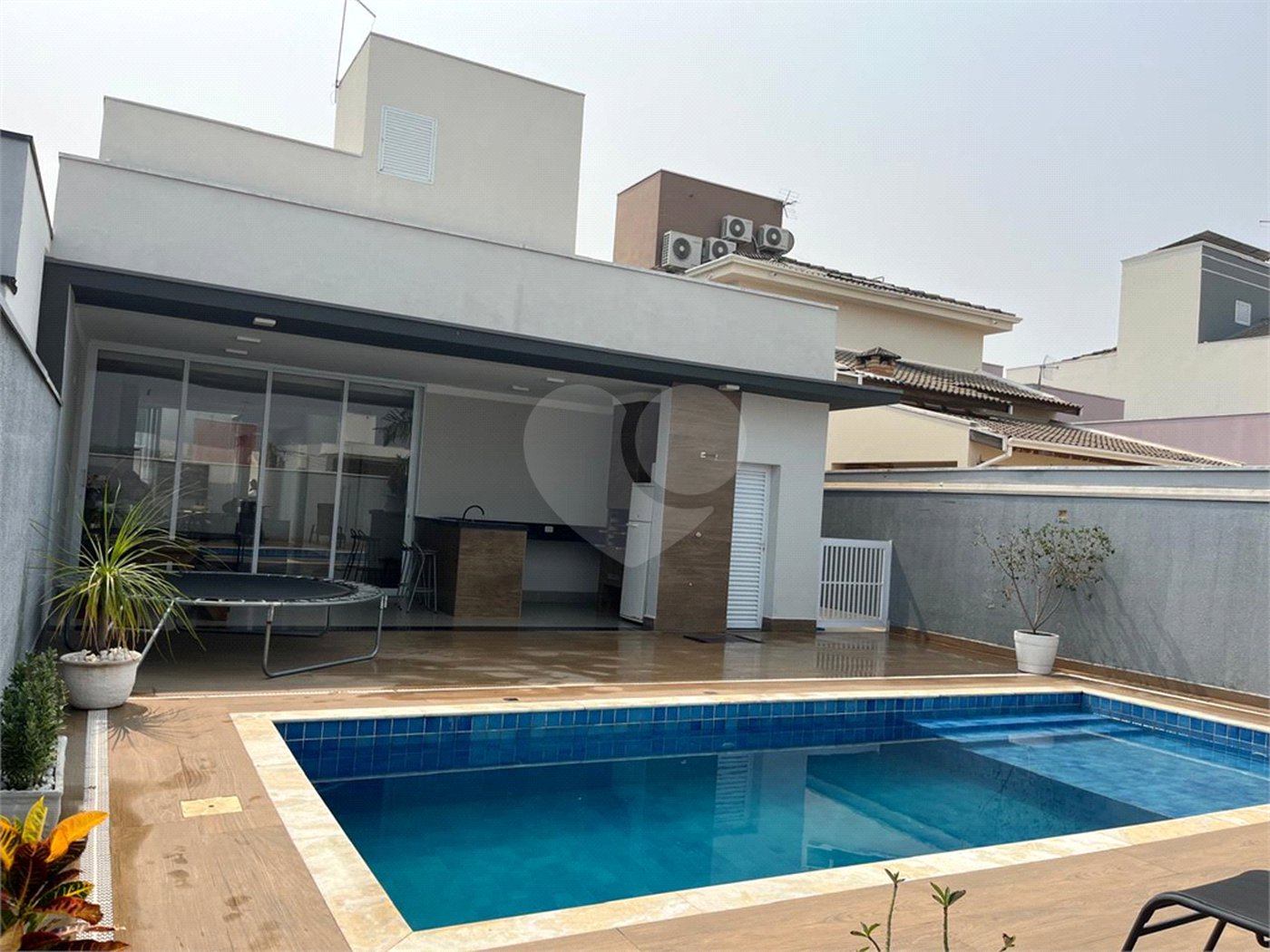 Casa à venda com 3 quartos, sendo 1 suíte,  no condomínio Costa das Areias, Salto - SP