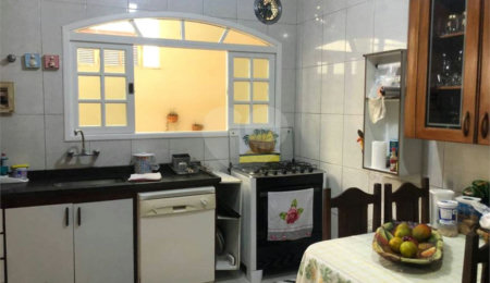 Casa à venda com 4 quartos, sendo 2 suítes, no condomínio Altos da Serra 1, São José dos Campos - SP