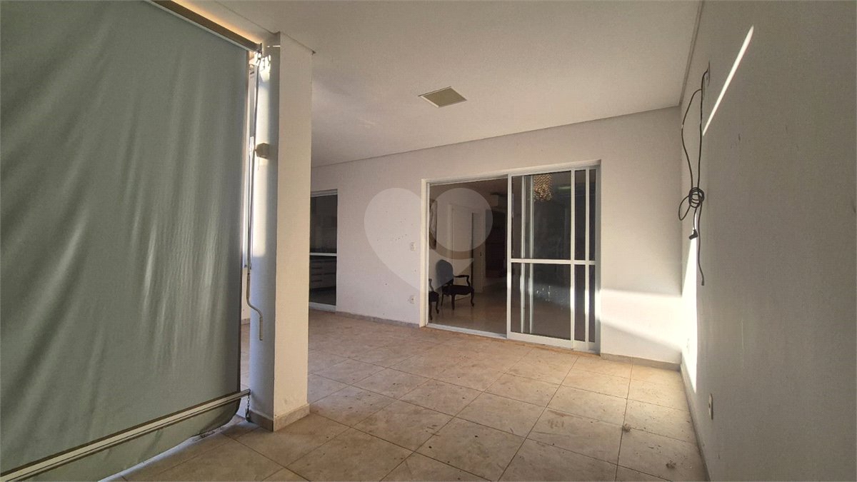 Casa à venda com 3 quartos, sendo 1 suíte, no condomínio Lago da Serra, Araçoiaba da Serra - SP