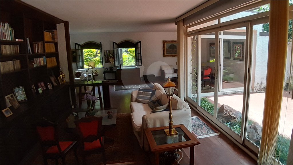 Sobrado à venda com 4 quartos, sendo 2 suítes, em Vila Madalena, São Paulo, SP
