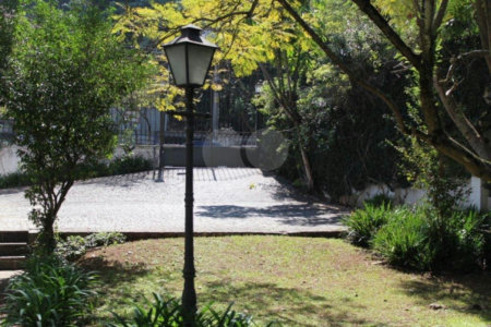 Casa Térrea à venda ou para alugar com 6 suítes em Vila Tramontano, São Paulo, SP