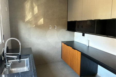 Casa para alugar com 3 quartos, sendo 1 suíte,  no condomínio Bella Roma, São Roque - SP