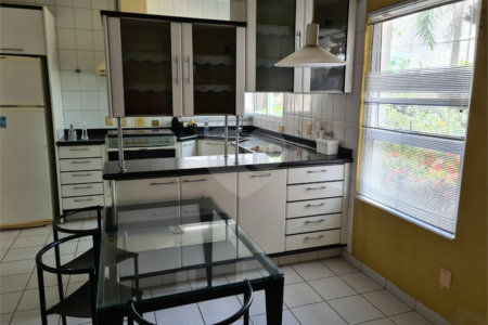 Casa à venda com 6 quartos, sendo 4 suítes, no condomínio Jardim Paulista I, Vinhedo - SP