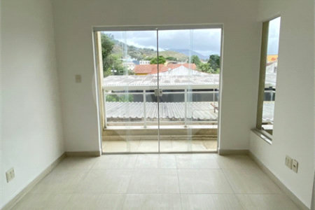 Triplex à venda com 2 quartos, sendo 1 suíte, em Parque dos Eucaliptos, Sorocaba, SP