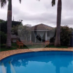 Casa para alugar com 4 quartos, sendo 3 suítes,  no condomínio Figueira Garden, Atibaia - SP