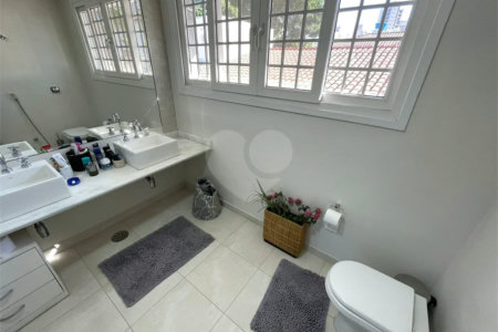 Casa à venda com 4 suítes no condomínio Fechado, São Paulo - SP