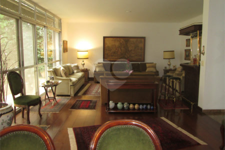 Casa à venda com 4 quartos, sendo 2 suítes, em Jardim Guedala, São Paulo, SP