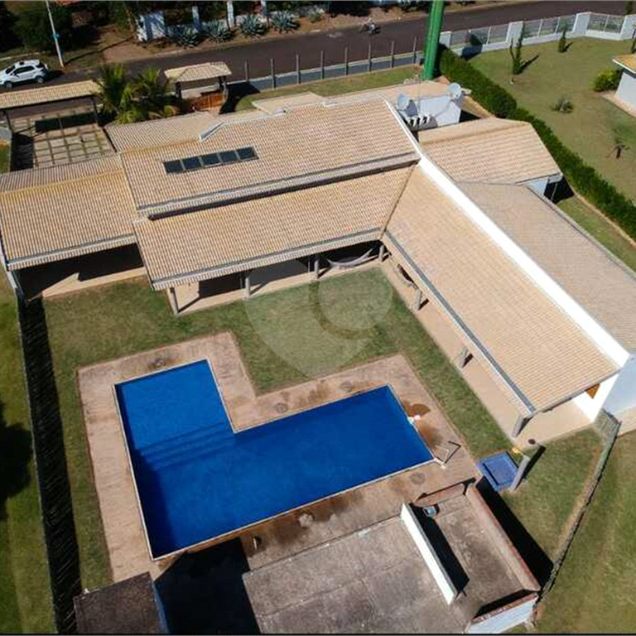 Casa à venda com 5 quartos, sendo 3 suítes, no condomínio Residencial Vale das Laranjeiras, Indaiatuba - SP