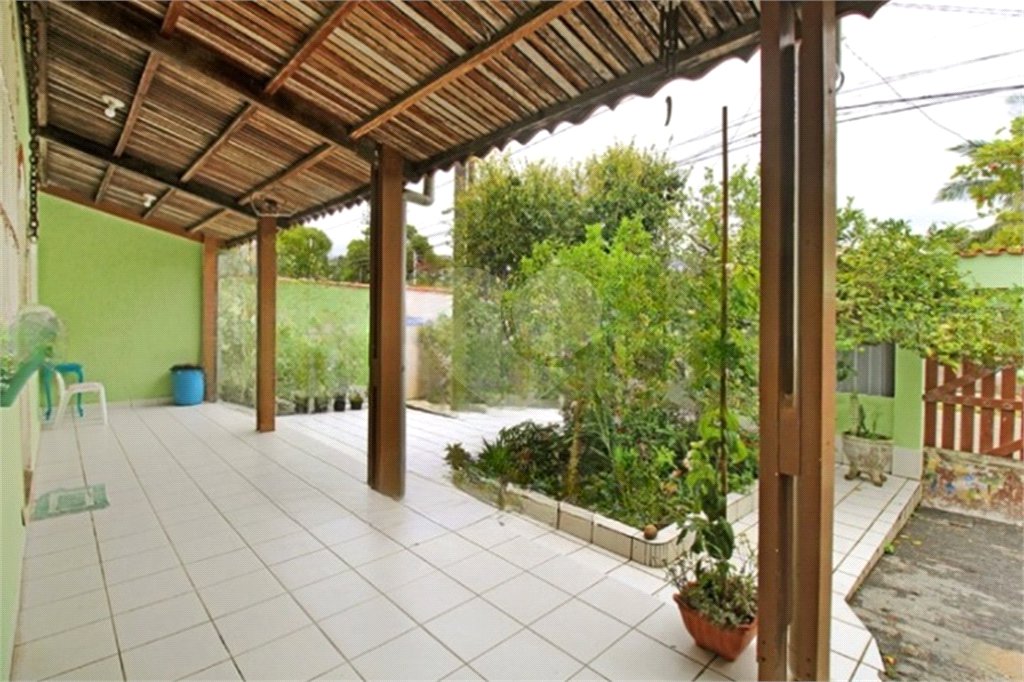 Casa à venda com 3 quartos, sendo 1 suíte,  em Estância Balneária Belmira Novaes, Peruíbe, SP