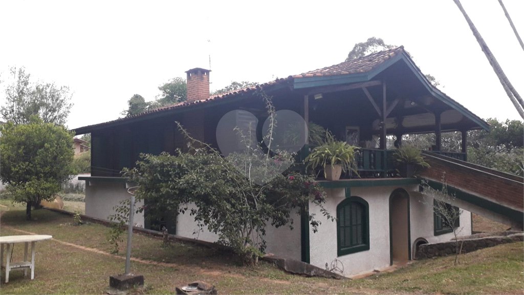 Casa à venda com 3 quartos, sendo 1 suíte, no condomínio Gleba II, Mairiporã - SP