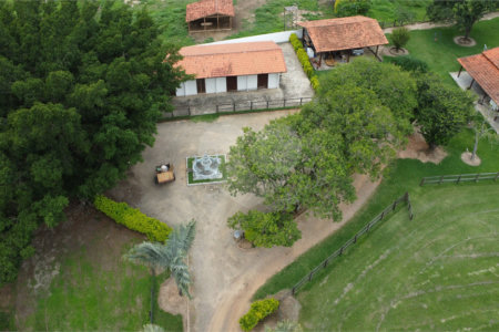 Casa à venda com 8 quartos, sendo 4 suítes, no condomínio Santa Filomena, Salto - SP