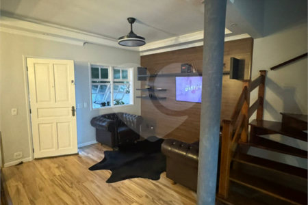 Casa à venda com 3 quartos, sendo 1 suíte, no condomínio Vilage Palmas, São Paulo - SP