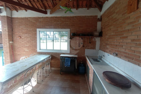 Chácara à venda com 6 quartos, sendo 1 suíte,  em Cercadinho, Alambari, SP
