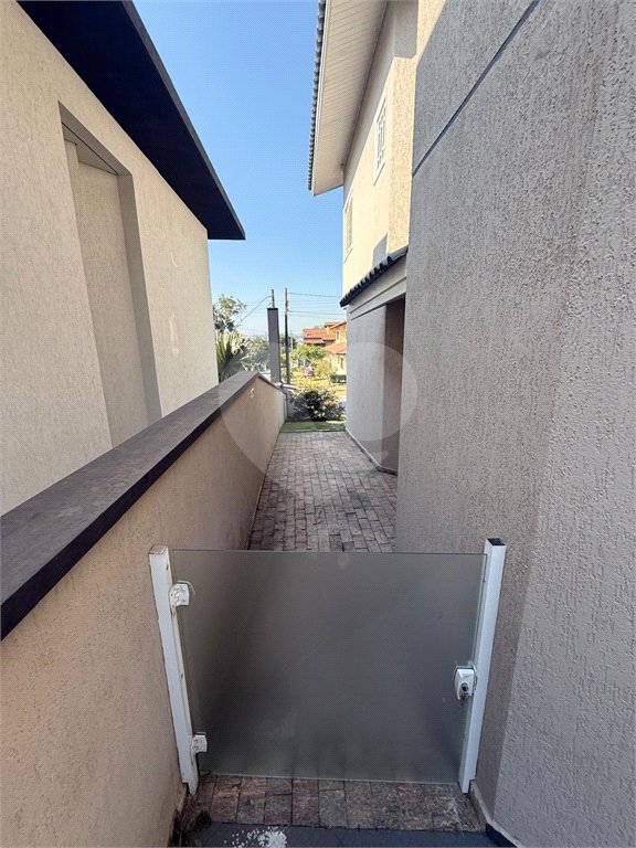 Casa à venda com 4 quartos, sendo 2 suítes,  no condomínio Arujá 5, Arujá - SP