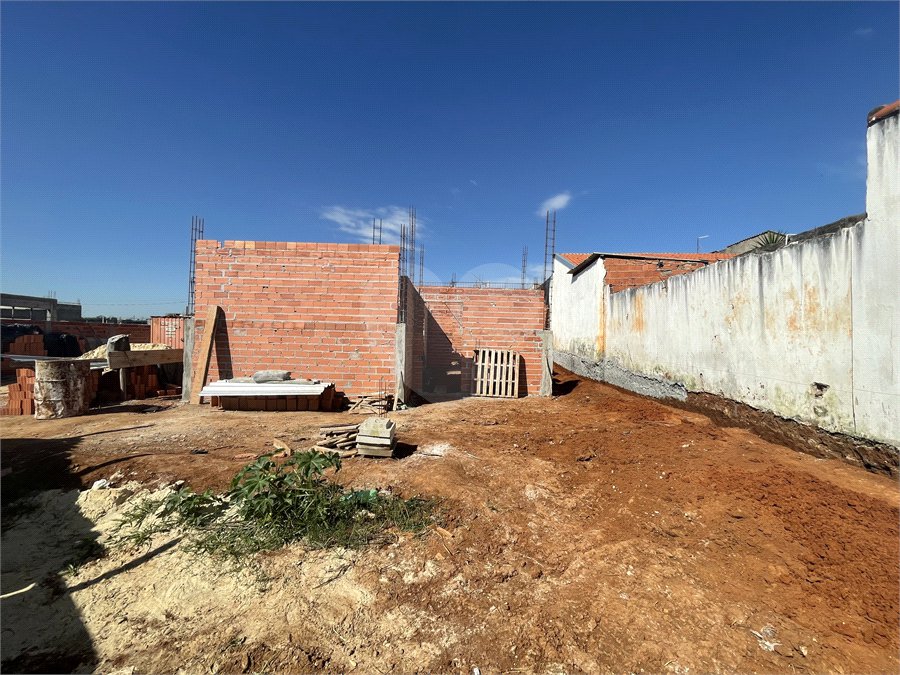 Casa à venda com 3 quartos, sendo 1 suíte, no condomínio Tivolli Residencial, Itapetininga - SP