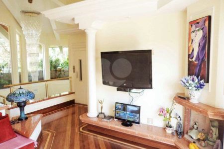 Casa à venda com 5 suítes em Jardim Leonor, São Paulo, SP