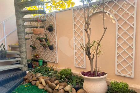 Casa à venda com 4 quartos, sendo 3 suítes, em Jardim Maia, Guarulhos, SP