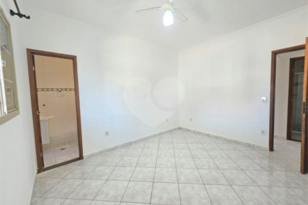Casa à venda com 3 quartos, sendo 2 suítes, em Jardim Santo Antônio, Valinhos, SP